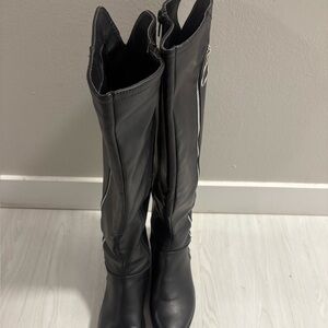 Black Knee-High Boots with Zipper